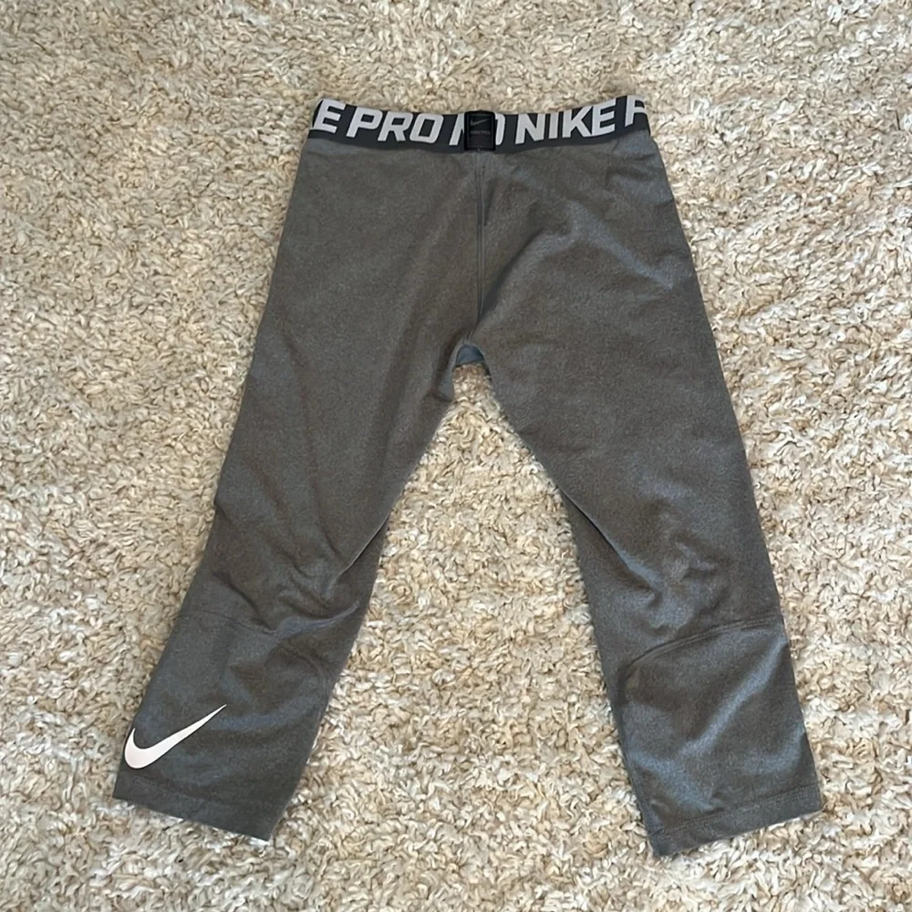 Nike pro grey leggings